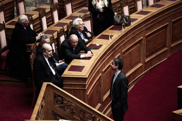 Κωνσταντίνος Μητσοτάκης: Οκτώ χρόνια από τον θάνατο του – Οι αναρτήσεις του πρωθυπουργού και της Μπακογιάννη