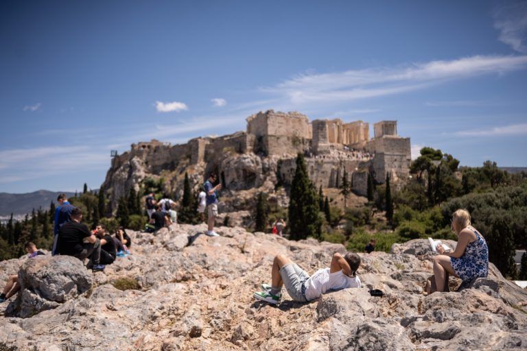 Τουρισμός: Κερδίζεται το στοίχημα επέκτασης της σεζόν – Τι δείχνουν τα συγκριτικά στοιχεία