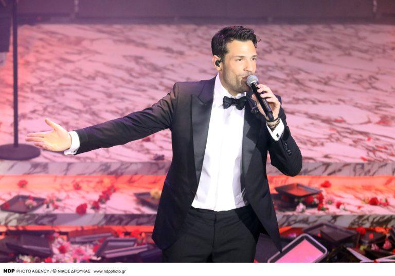 Ο Κωνσταντίνος Αργυρός υποδέχεται τη Josephine στο Κέντρο Αθηνών