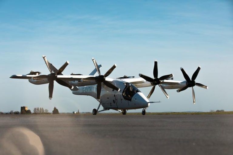 Νέα εποχή στις μετακινήσεις – Οι Βρετανοί παρουσίασαν το πρώτο αεροταξί