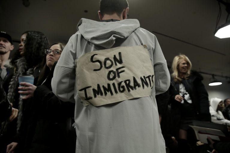 ΗΠΑ: Σχέδιο Τραμπ για επιτάχυνση απελάσεων με 20.000 νέους πράκτορες