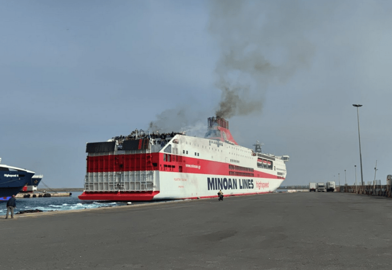 Χιλιάδες οπαδοί του ΟΦΗ αναχωρούν από το λιμάνι του Ηρακλείου για τον τελικό με τον Ολυμπιακό