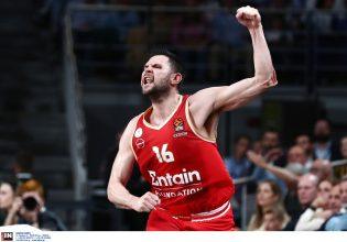 Το «λιοντάρι» του Πειραιά λέγεται Κώστας Παπανικολάου