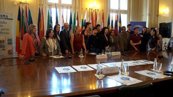 Οι Νέοι στο Βήμα της Ευρώπης: Μιλώντας για τη Δημοκρατία, τη δημοσιογραφία και τις διαρκείς αλλαγές