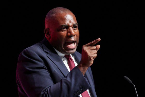 Το Ηνωμένο Βασίλειο αναστέλλει τις εμπορικές διαπραγματεύσεις με το Ισραήλ