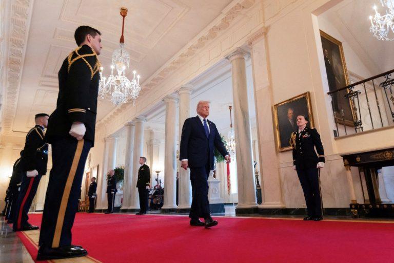 Τραμπ: Εννέα μετανάστες υπό κράτηση πέθαναν αφότου ορκίστηκε πρόεδρος