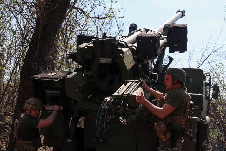 Η ΕΕ θέλει να εξοπλίσει την Ουκρανία, μα χάνει έδαφος σε μια κούρσα ενάντια στον χρόνο