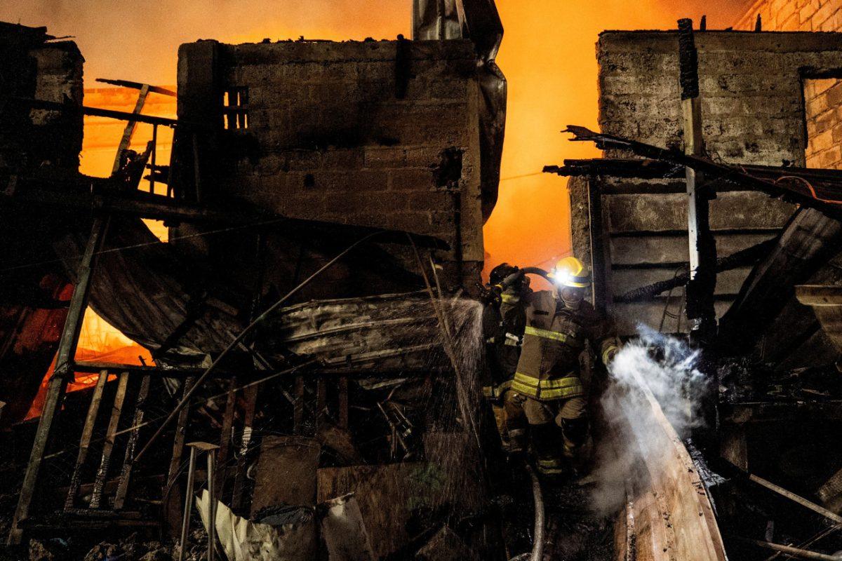 Ιράν: Φωτιά σε εργοστάσιο χαρτονιών προκαλεί μπλακ άουτ στην πόλη Καράτζ [βίντεο]