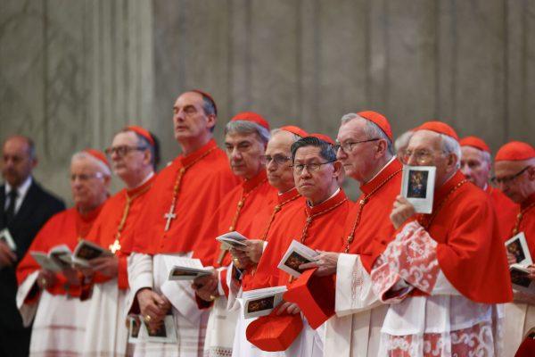 Εδώ Πάπας, εκεί Πάπας, ποιος θα ‘ναι ο νέος Πάπας; Αυτά είναι τα φαβορί του κονκλαβίου