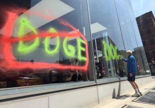 Ουάσιγκτον: Το χάος που αφήνει πίσω του ο Έλον Μασκ – Οι μαζικές απολύσεις και οι υπηρεσίες που κατέστρεψε