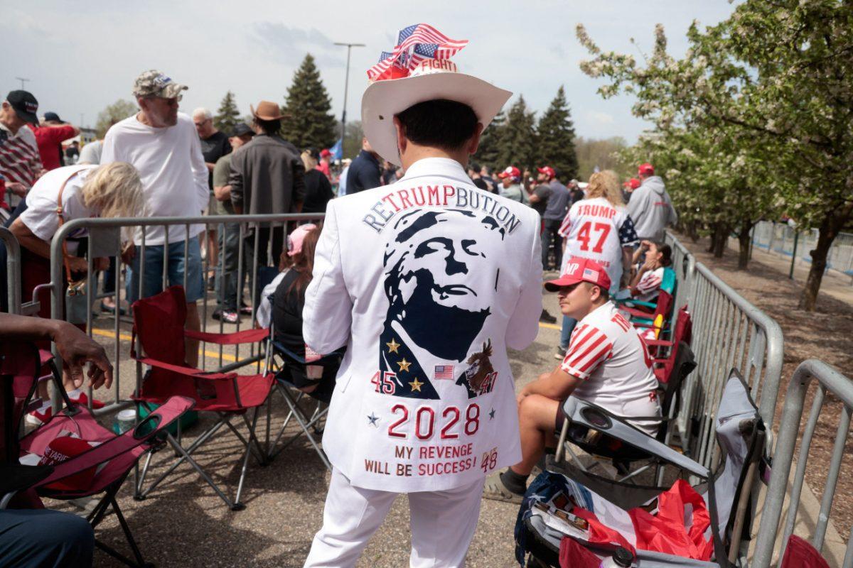 100 μέρες Τραμπ: Μια ματιά στον κόσμο των πιο πιστών οπαδών του προέδρου των ΗΠΑ