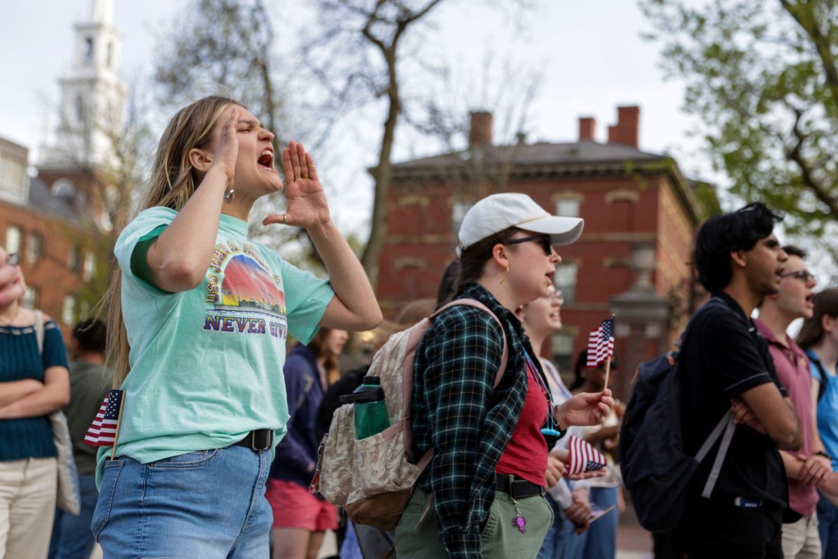 ΗΠΑ: Πώς οι νέοι βοήθησαν να επιστρέψει ο Τραμπ στον Λευκό Οίκο και γιατί ήδη τον εγκαταλείπουν