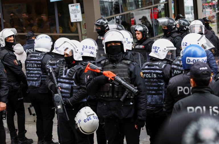 Πέμπτο μπαράζ συλλήψεων στην Τουρκία – Συνελήφθησαν αντιπολιτευόμενοι δήμαρχοι και πρώην βουλευτής