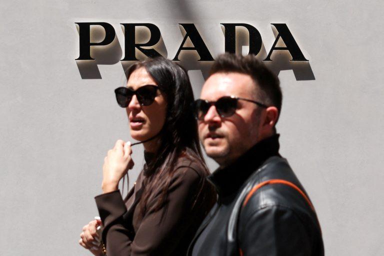 Prada: Αύξηση εσόδων με όχημα… τη Miu-Miu