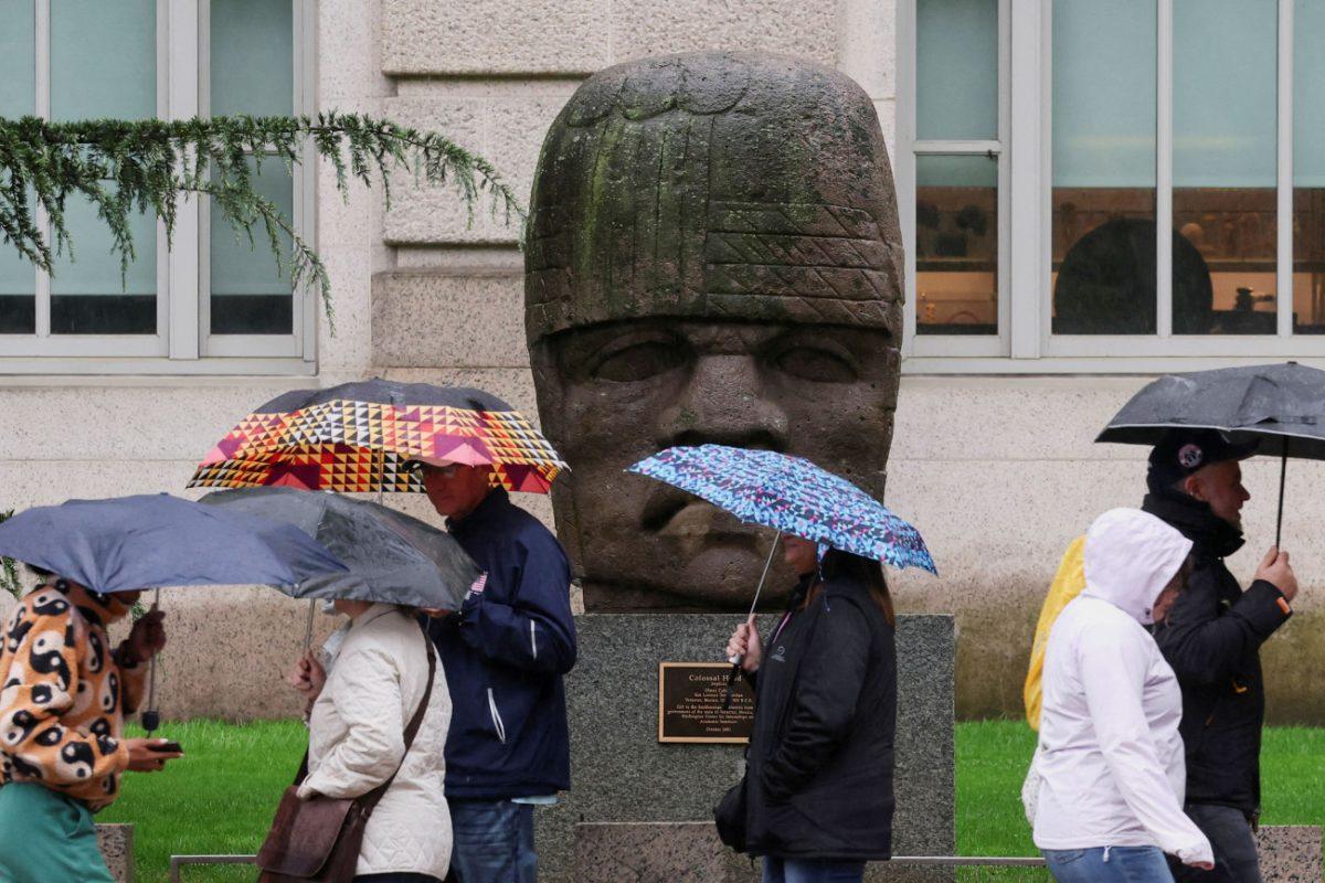 Smithsonian: Eξέταση του διατάγματος περί «φυλετικής ιδεολογίας» ζητούν Δημοκρατικοί για το ίδρυμα