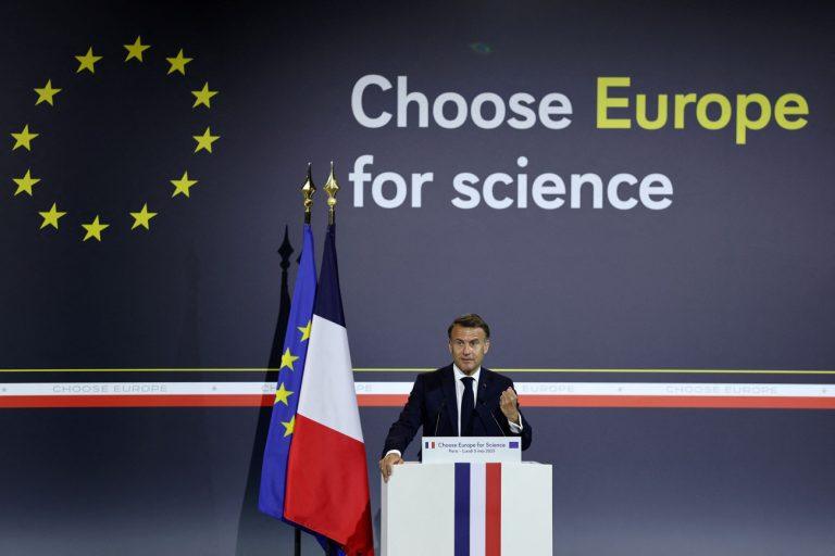 Μακρόν: «Απέναντι στις απειλές Τραμπ, η Ευρώπη να γίνει καταφύγιο για την επιστήμη»