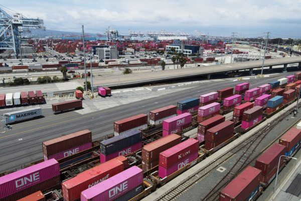 Δασμοί Τραμπ: Παλιό και δοκιμασμένο το κόλπο των επιχειρήσεων για να τους παρακάμψουν