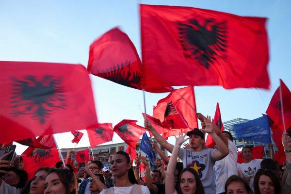 Η Αλβανία, οι κρίσιμες κάλπες με το βλέμμα στην ΕΕ και ο παράγοντας MAGA