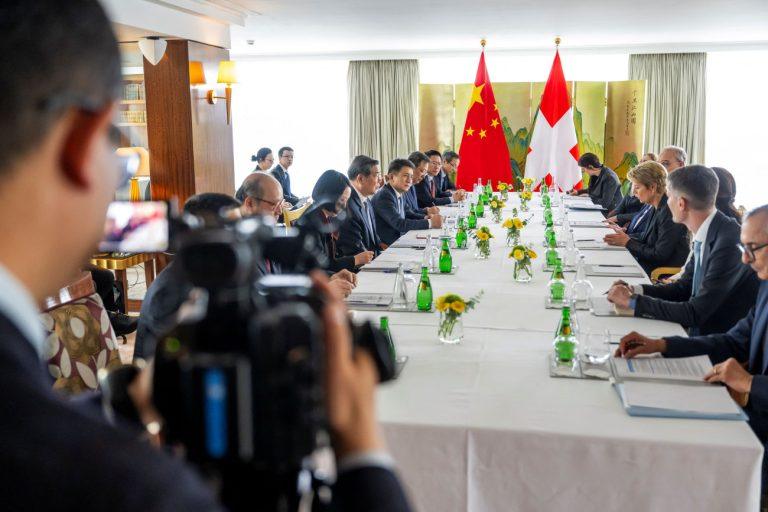 Δασμοί: Ξεκίνησαν οι κρίσιμες συνομιλίες μεταξύ ΗΠΑ και Κίνας στη Γενεύη