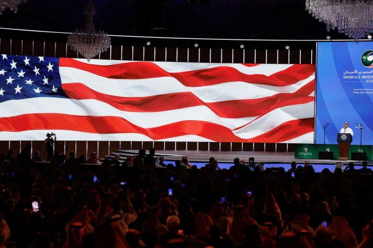 Μέση Ανατολή: Αμερικανικές εταιρείες εξασφάλισαν μεγάλα επενδυτικά συμβόλαια για τεχνητή νοημοσύνη