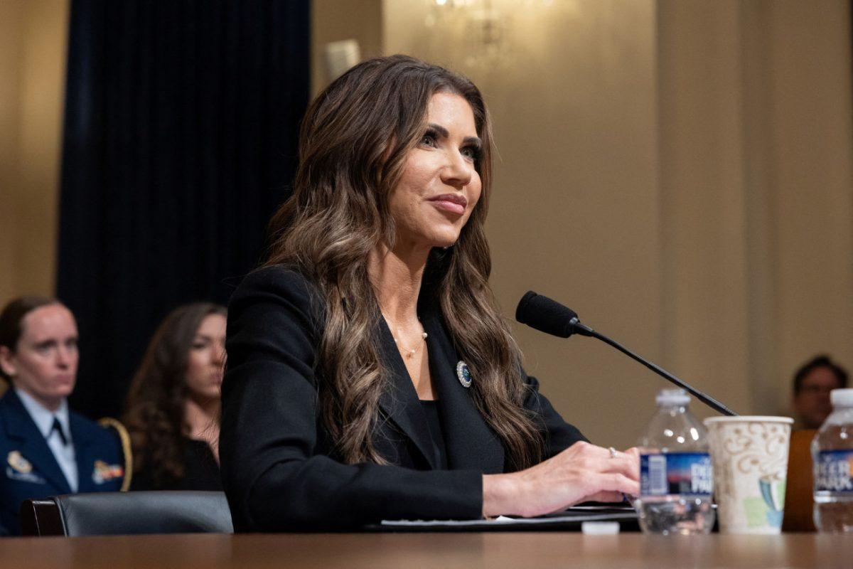 ΗΠΑ: Όλα είναι απελάσεις – Γκάφα από υπουργό του Τραμπ που έμπλεξε με το «habeas corpus»