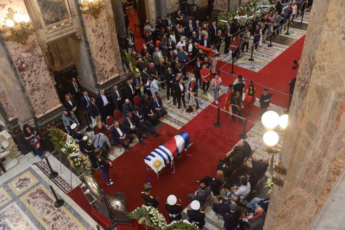 Ουρουγουάη: Πλήθος κόσμου αποχαιρετά τον πρώην πρόεδρο Χοσέ Μουχίκα