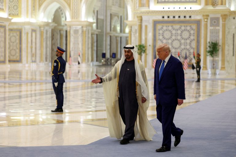 Στα Εμιράτα η μεγαλύτερη εγκατάσταση ΑΙ εκτός ΗΠΑ – Συμφωνία με Τραμπ