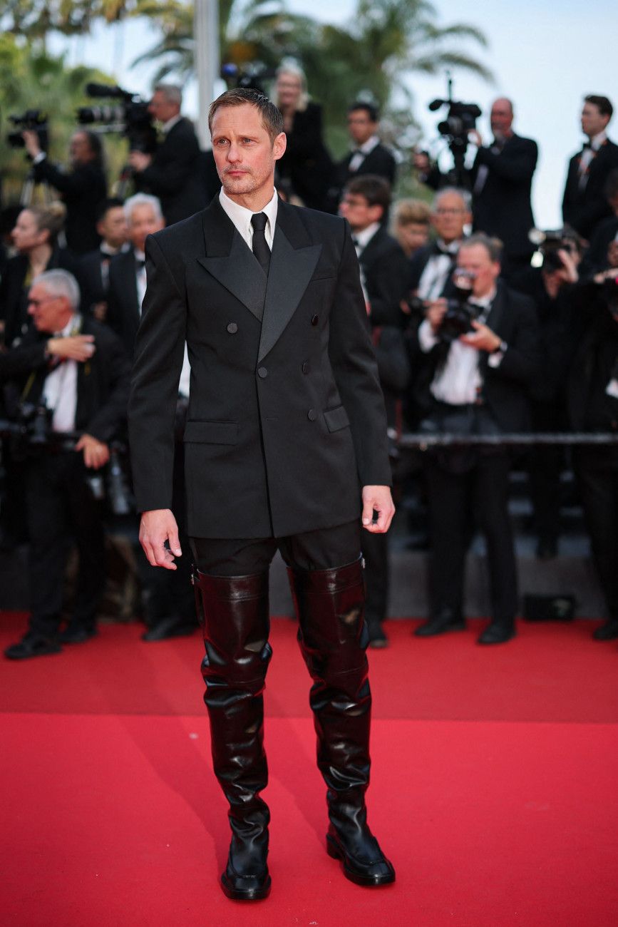 Ο Αλεξάντερ Σκάρσγκορντ ποζάρει στο κόκκινο χαλί κατά τη διάρκεια των αφίξεων για την προβολή της ταινίας «The Phoenician Scheme» στο διαγωνιστικό τμήμα του 78ου Φεστιβάλ Κινηματογράφου των Καννών στις Κάννες, Γαλλία, 18 Μαΐου 2025. REUTERS/Sarah Meyssonnier