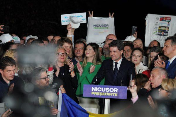 Ρουμανία: Ο φιλοευρωπαίος Νταν προηγείται του ακροδεξιού Σιμιόν σύμφωνα με τα exit polls