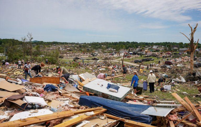 Ανεμοστρόβιλοι: Σκότωσαν 28 άτομα σε Κεντάκι, Μιζούρι και Βιρτζίνια – Εικόνες καταστροφής [βίντεο]