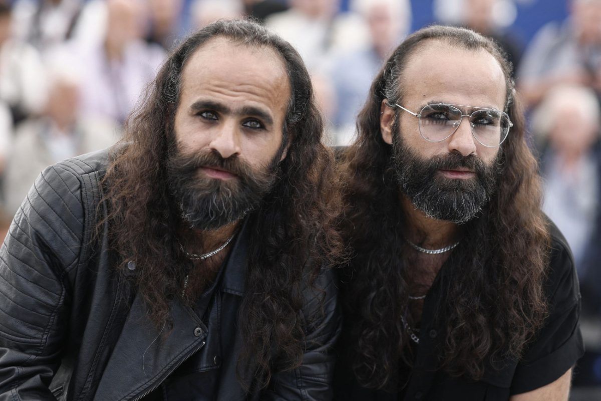 Ένα σπαγγέτι γουέστερν για τη Γάζα από τους δίδυμους Παλαιστίνιους σκηνοθέτες – «Δεν παραδίνονται ποτέ»