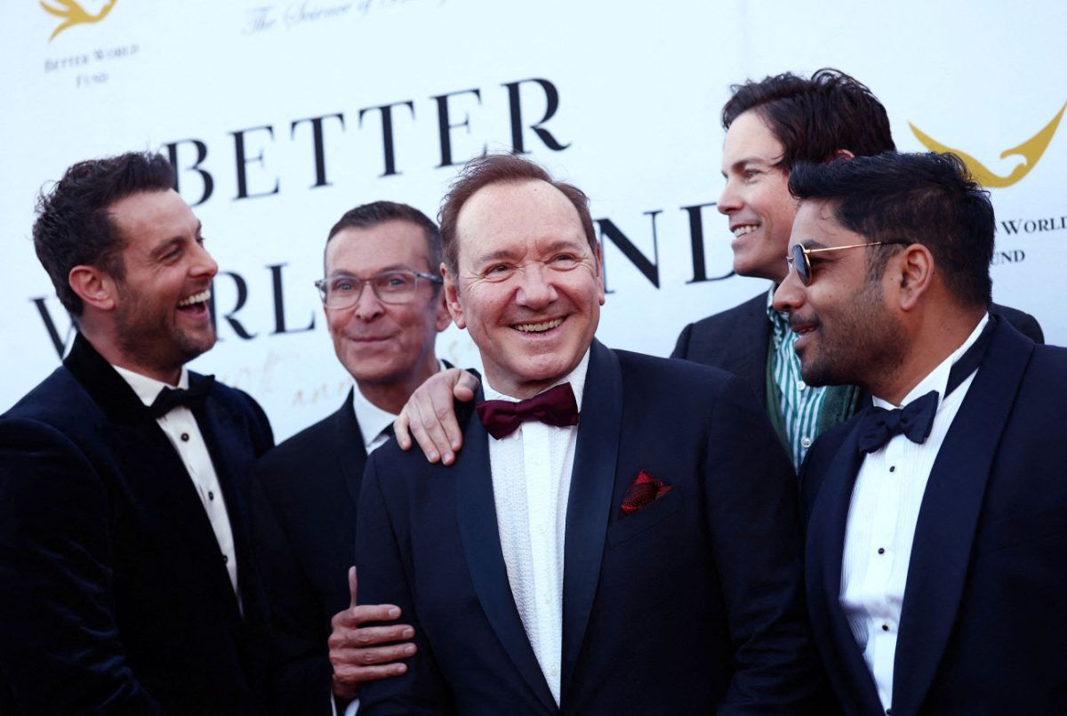 Τι στο καλό έκανε ο Κέβιν Σπέισι στις Κάννες και για ποιο λόγο βραβεύτηκε;