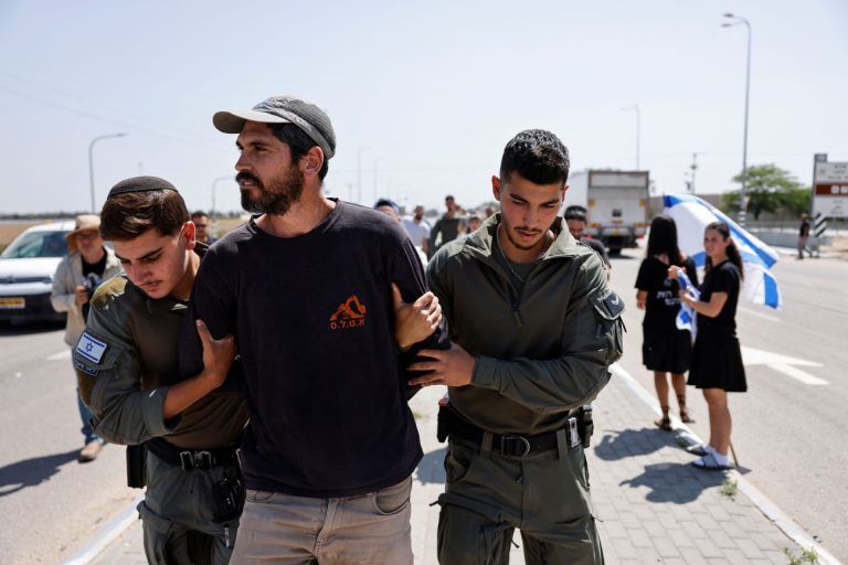 Ισραήλ: Ακροδεξιοί επιχειρούν να εμποδίσουν φορτηγά με ανθρωπιστική βοήθεια να περάσουν στη Γάζα