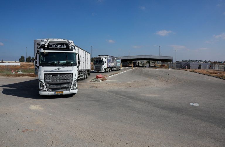 Γάζα: 90 φορτηγά με βοήθεια έφτασαν στον θύλακα – Είχαν καθυστερήσει τρεις ημέρες