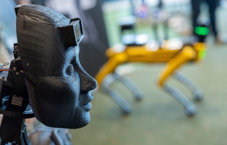 Τεχνητή νοημοσύνη: Οι απόφοιτοι πανεπιστημίων βλέπουν μία εργασιακή «αποκάλυψη»