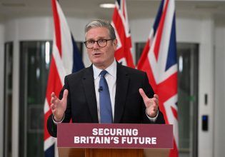 Στάρμερ: Η φαντασίωση του Φάρατζ θα ρίξει στα βράχια την οικονομία