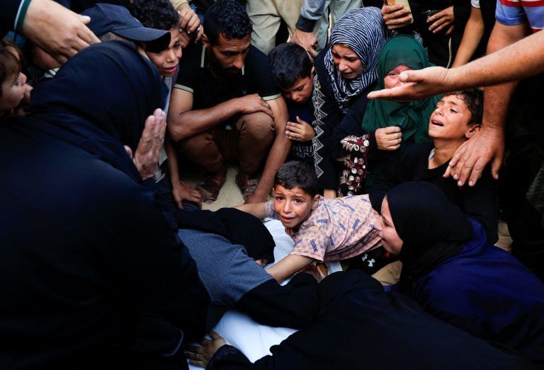 Ανείπωτη θλίψη στη Γάζα: Ισραηλινό αεροπορικό πλήγμα εξολόθρευσε εννέα από τα δέκα παιδιά μιας οικογένειας