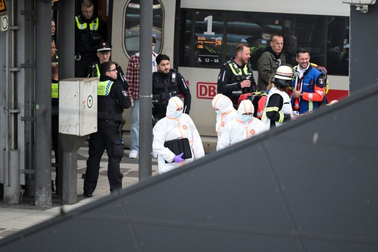 Αμβούργο: Επίθεση με πολλούς τραυματίες σε σιδηροδρομικό σταθμό – Σκηνές πανικού, συνελήφθη 39χρονη