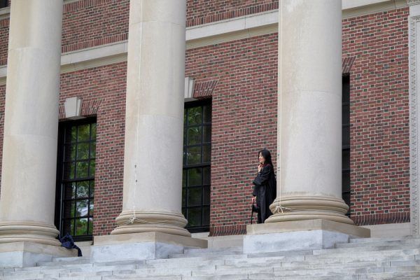 ΗΠΑ: Υπ’ ατμόν οι ξένοι φοιτητές του Χάρβαρντ – Απαισιόδοξοι, προβληματισμένοι και απογοητευμένοι