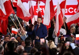 Πολωνία: Μεγάλες πολιτικές συγκεντρώσεις μία εβδομάδα πριν από τον δεύτερο γύρο των προεδρικών εκλογών