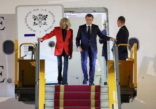 «Ξεκουμπίσου, χαμένε!» Τι είπε η Μπριζίτ Μακρόν στον Εμανουέλ μετά το «χαστούκι»