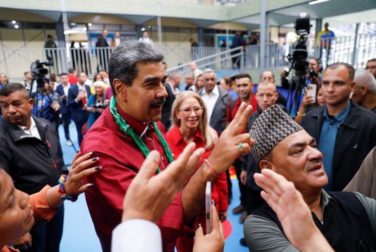 Μαδούρο: Σαρωτική νίκη στις βουλευτικές και περιφερειακές εκλογές – Απείχε η αντιπολίτευση
