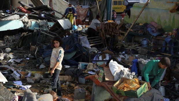 Γάζα: Πώς είναι να είσαι στην τάξη αποφοίτησης του 2025 – «Κρατάμε ακόμα τα στυλό μας σαν όπλα αλήθειας»