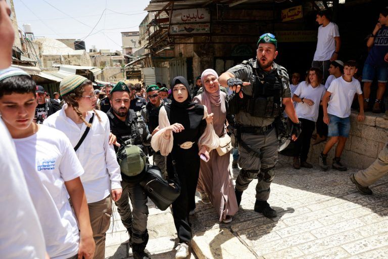 «Θάνατος στους Άραβες»: Χιλιάδες Ισραηλινοί στην εθνικιστική πορεία για την «Ημέρα της Ιερουσαλήμ»