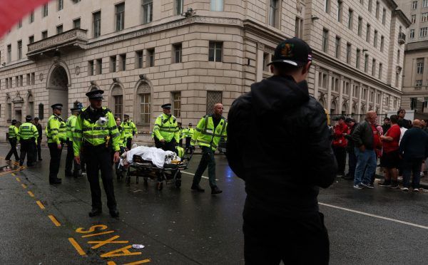 Συναγερμός στο Λίβερπουλ – Όχημα έπεσε πάνω στο πλήθος που πανηγύριζε το πρωτάθλημα