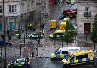 Λίβερπουλ: Το περιστατικό δεν αντιμετωπίζεται ως τρομοκρατία – Ένα παιδί και ένας ενήλικας σοβαρά τραυματίες