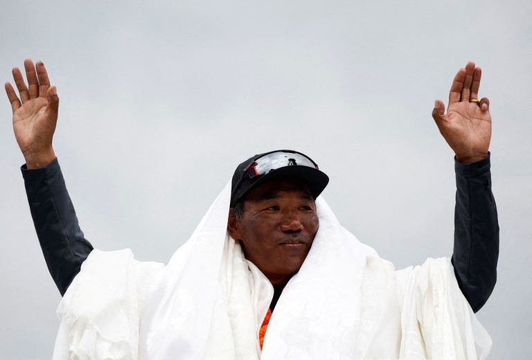 «Ο άνθρωπος του Έβερεστ»: Ο Νεπαλέζος που έφθασε στην υψηλότερη κορυφή του κόσμου για 31η φορά