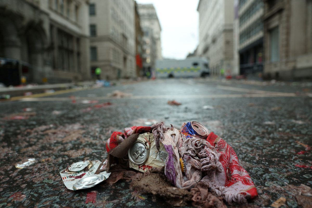 Λίβερπουλ: Νέα βίντεο από τη στιγμή που το αυτοκίνητο πέφτει πάνω σε οπαδούς της ομάδας