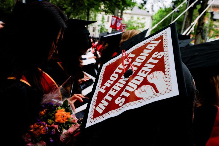 ΗΠΑ: «Πρόκειται για μια εκστρατεία φόβου» – Επιφυλακτικοί οι φοιτητές μετά την παύση της βίζας σπουδών