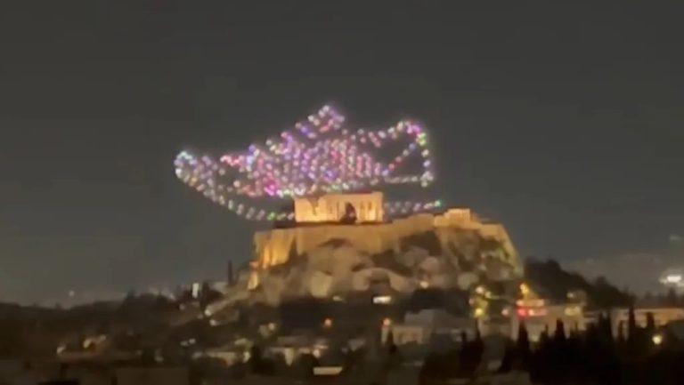 Η Ακρόπολη στο έλεος – Το ιπτάμενο παπούτσι για 380 ευρώ, η μήνυση του ΥΠΠΟ και οι αντιδράσεις